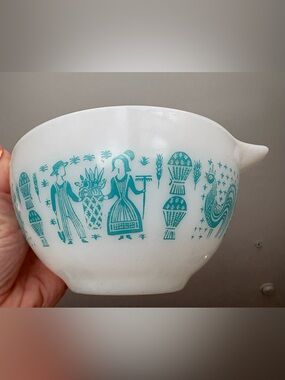Vintage PYREX Amish Butterprint Bowl | (1.5pt) 🩵✨